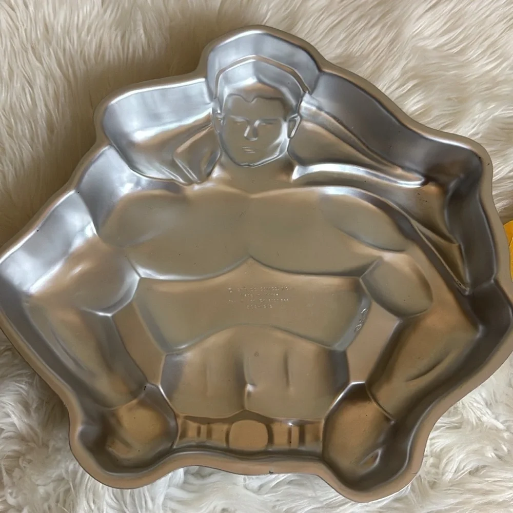 Vintage Wilton Super Heroes cake pan for Superman or Batman cake